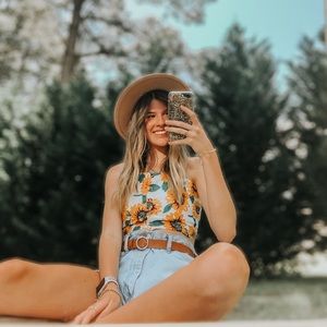 Meet your Posher, Laney